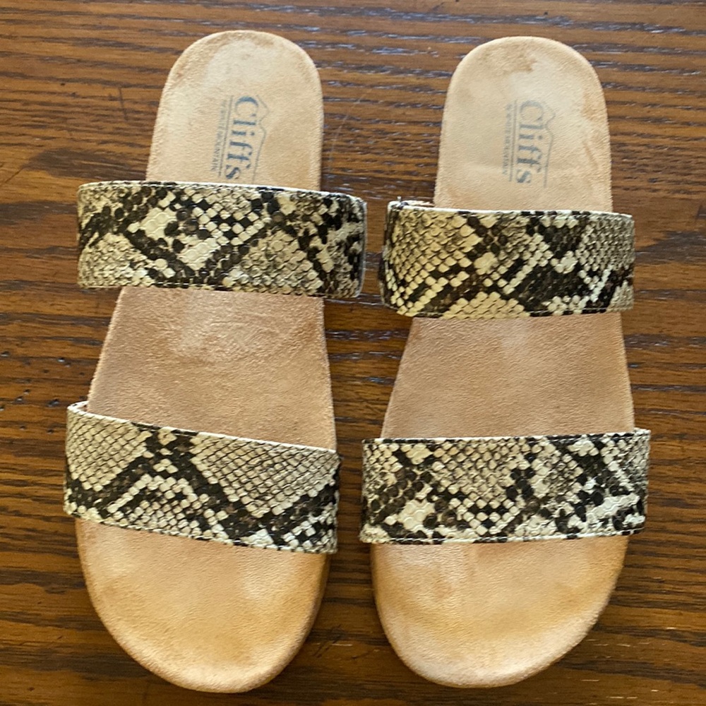 Sandles